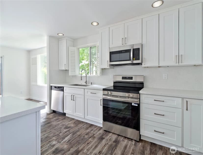 Property photo for 10105 6th Drive Se #b, Everett photo 10