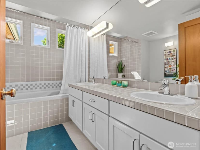 Property photo for 11231 Ne 67th Street, Kirkland photo 12