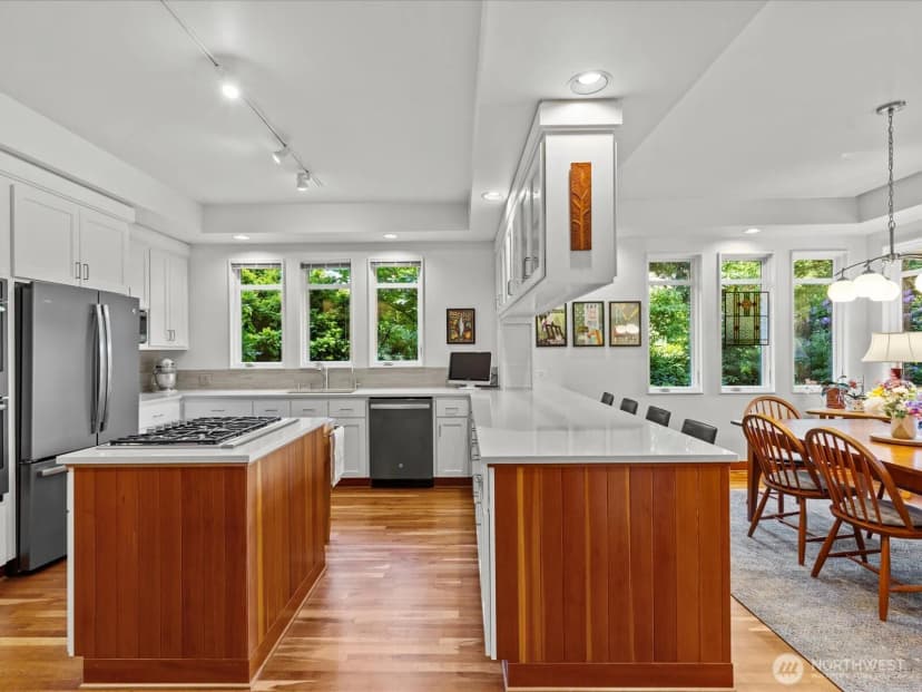 Property photo for 11231 Ne 67th Street, Kirkland photo 4