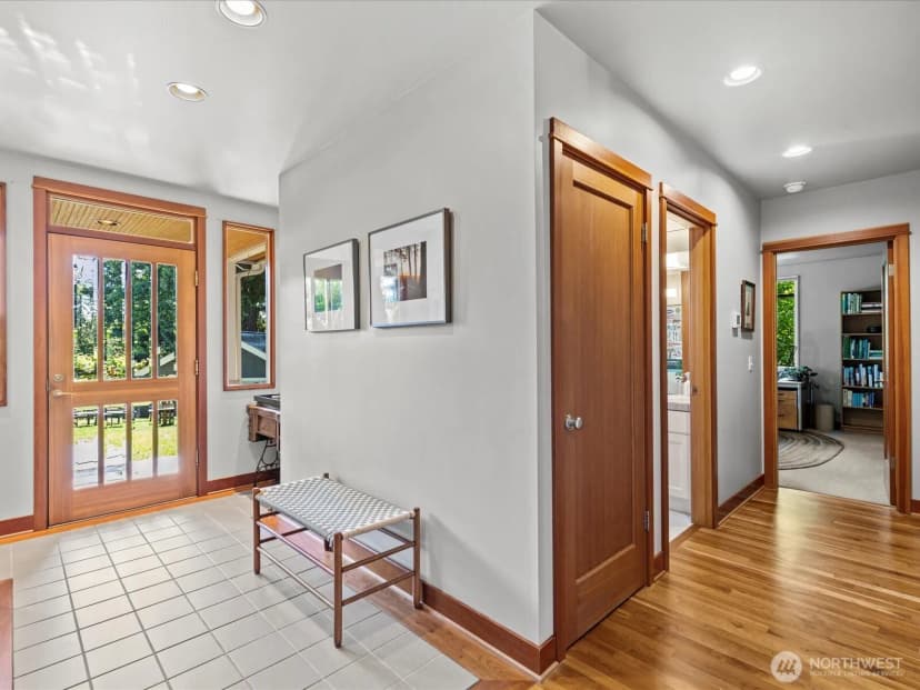Property photo for 11231 Ne 67th Street, Kirkland photo 3
