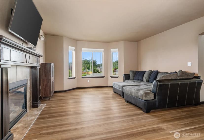 Property photo for 990 Cove View Circle, Oak Harbor photo 6