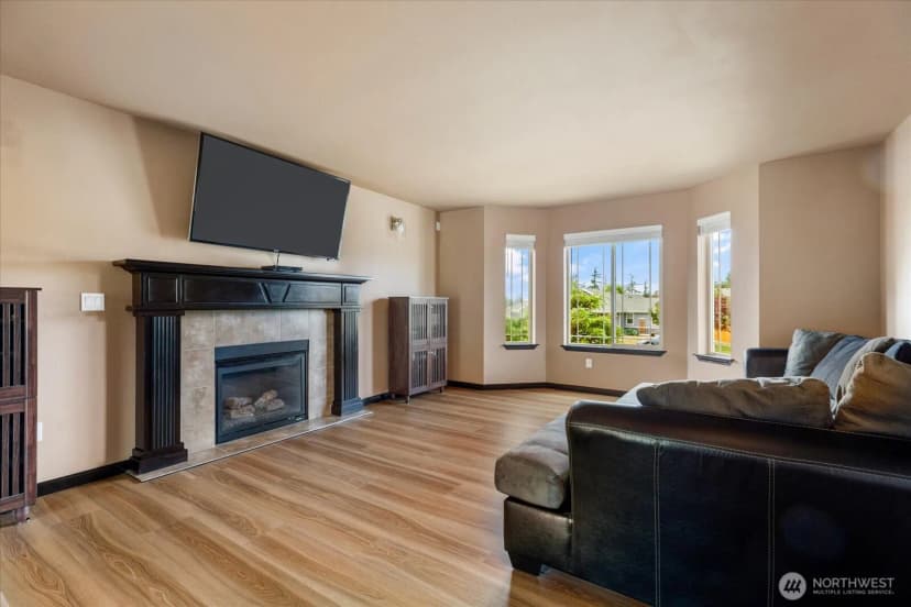 Property photo for 990 Cove View Circle, Oak Harbor photo 4