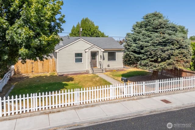Property photo for 357 7th Avenue Sw, Ephrata