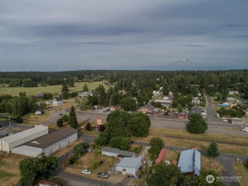 Property photo for 312 2nd Street W, Roy photo 9
