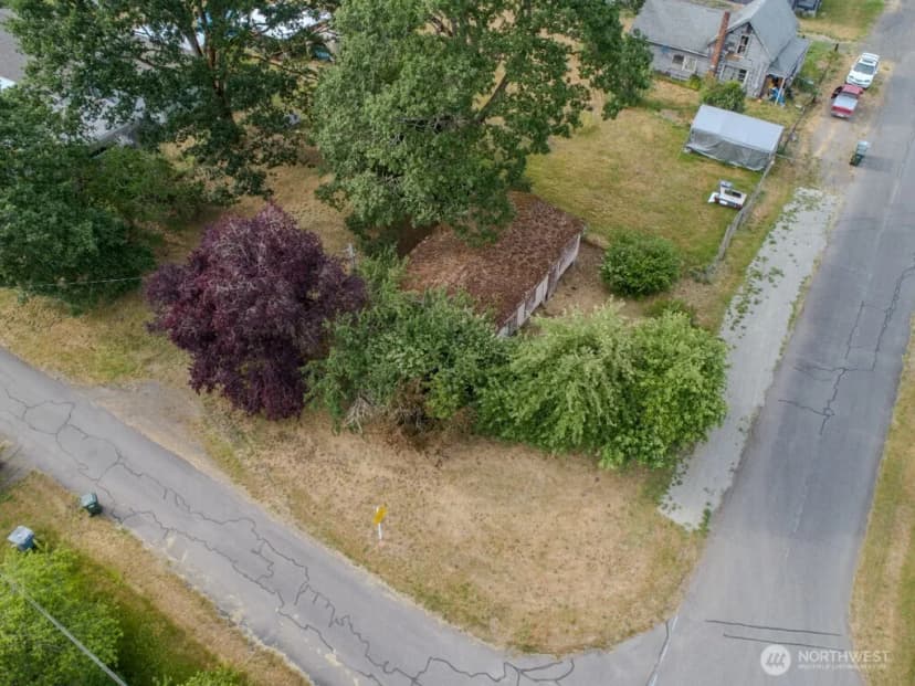 Property photo for 312 2nd Street W, Roy photo 7