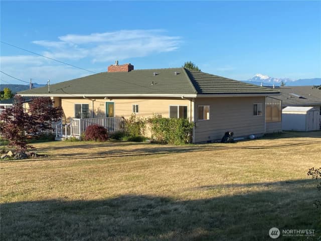 Property photo for 3105 K Avenue, Anacortes photo 2