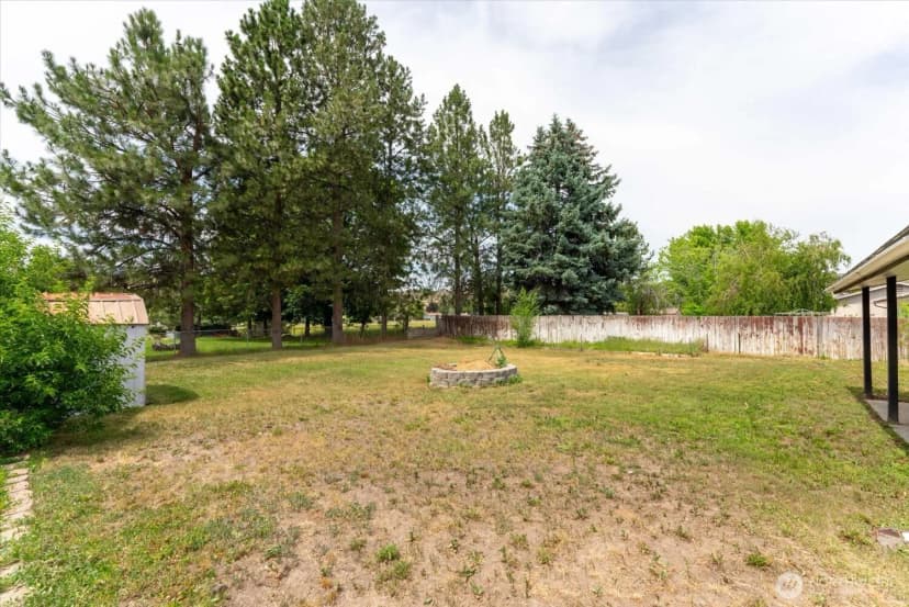 Property photo for 707 Kenwood Street N, Omak photo 25