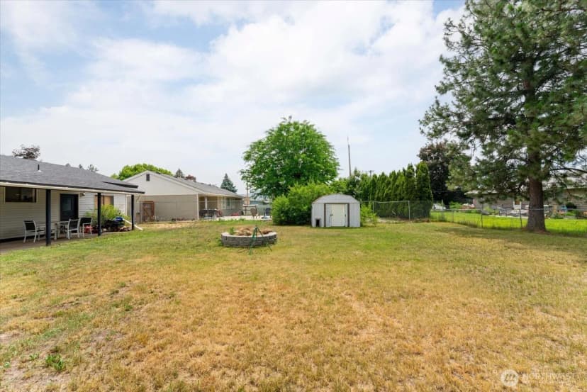 Property photo for 707 Kenwood Street N, Omak photo 22