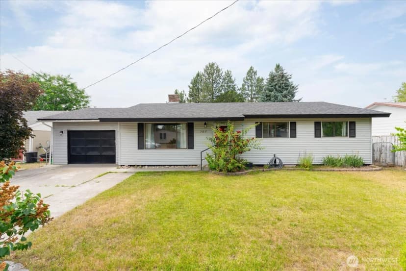Property photo for 707 Kenwood Street N, Omak photo 29