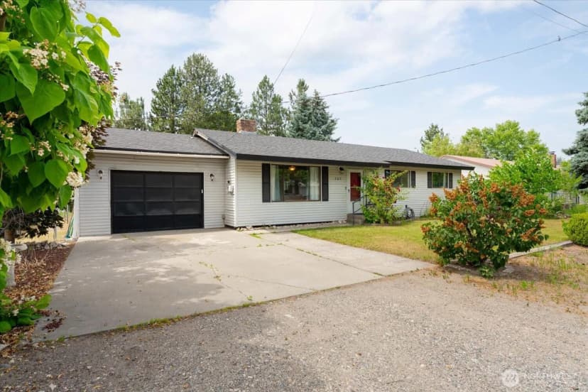 Property photo for 707 Kenwood Street N, Omak photo 32
