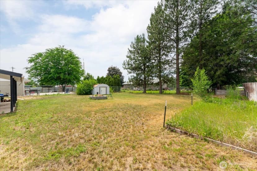 Property photo for 707 Kenwood Street N, Omak photo 23