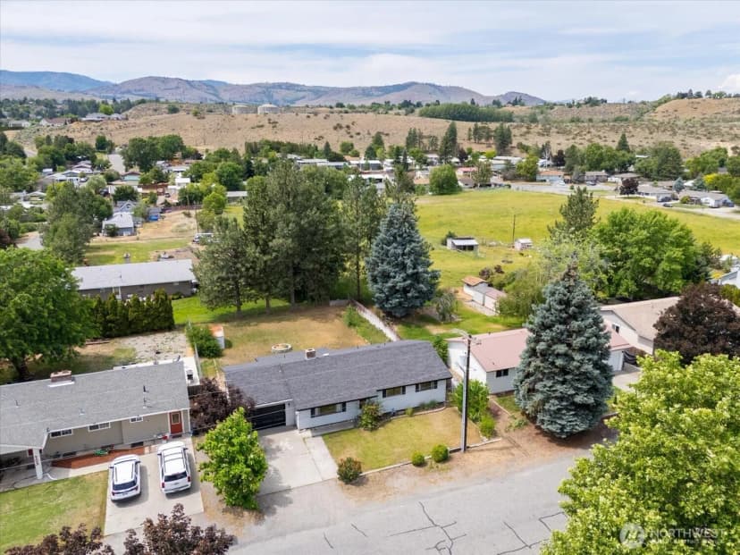 Property photo for 707 Kenwood Street N, Omak photo 37