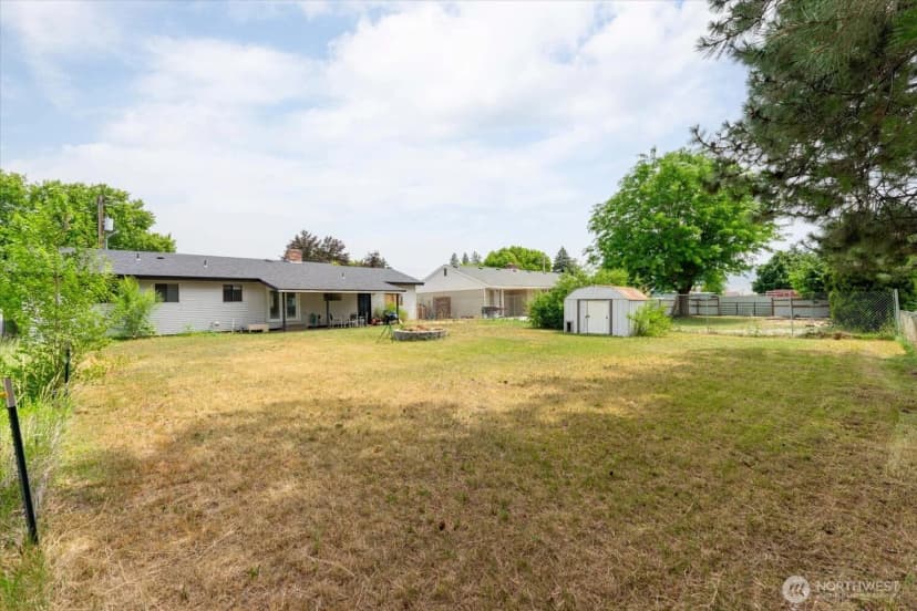 Property photo for 707 Kenwood Street N, Omak photo 24