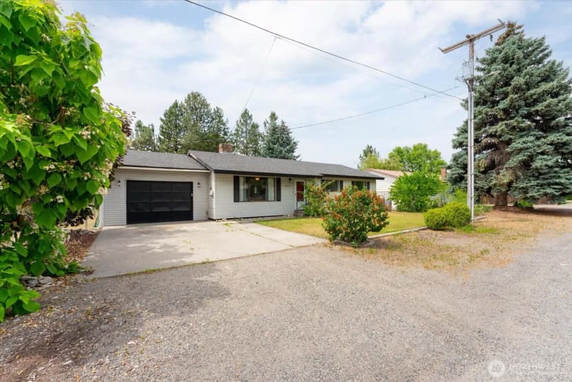 Property photo for 707 Kenwood Street N, Omak photo 31
