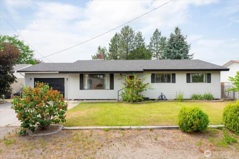 Property photo for 707 Kenwood Street N, Omak photo 35