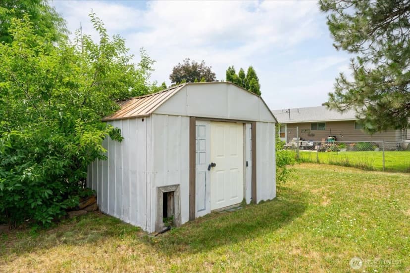 Property photo for 707 Kenwood Street N, Omak photo 27