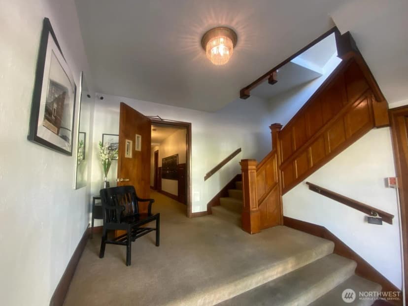Property photo for 4725 15th Avenue Ne #14, Seattle photo 9