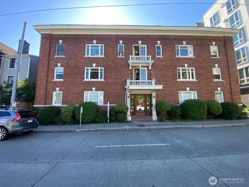 Property photo for 4725 15th Avenue Ne #14, Seattle photo 2