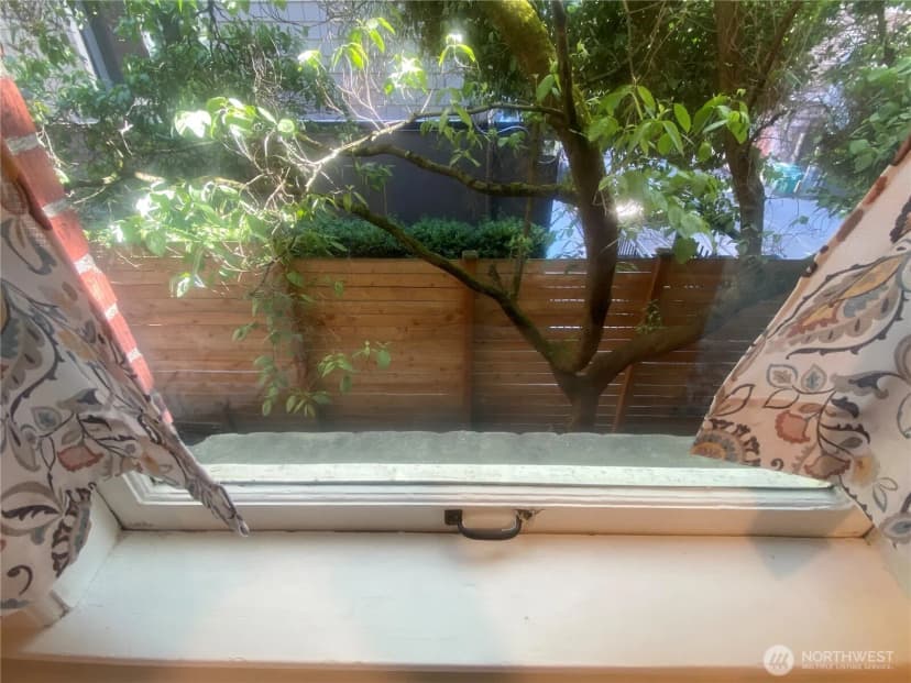 Property photo for 4725 15th Avenue Ne #14, Seattle photo 8