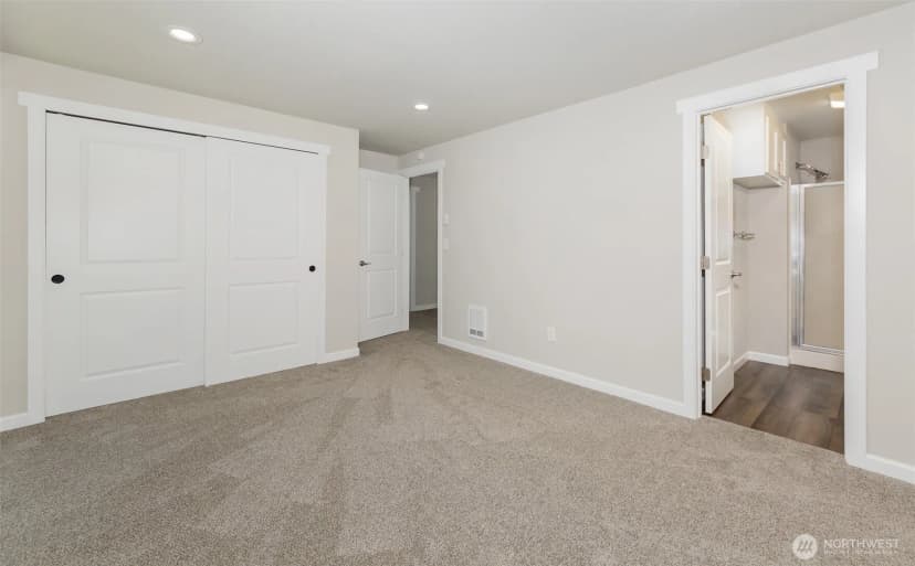 Property photo for 9621 1st Avenue Se, Everett photo 16