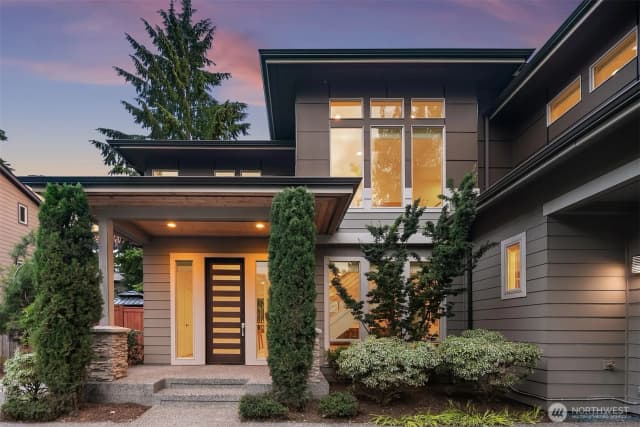 Property photo for 10637 128th Avenue Ne, Kirkland photo 2