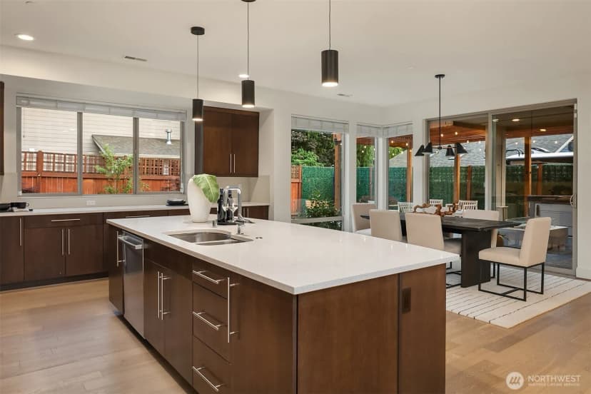 Property photo for 10637 128th Avenue Ne, Kirkland photo 6