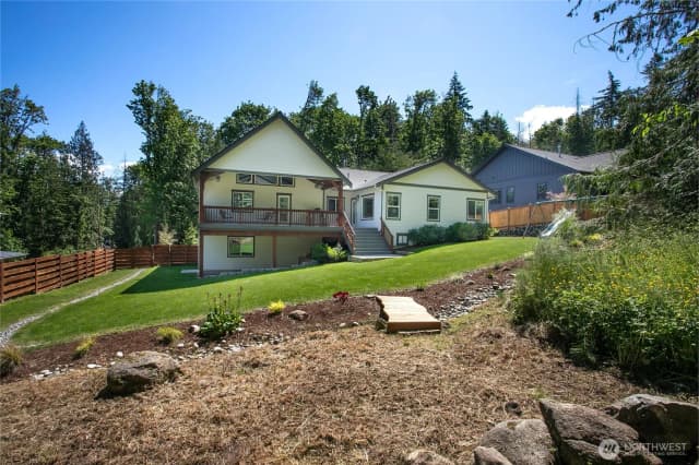 Property photo for 989 Lakewood Lane, Bellingham photo 2