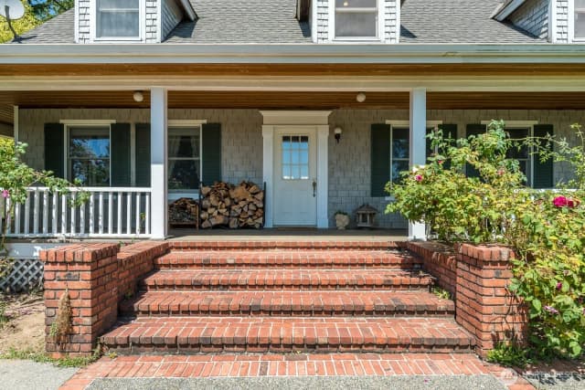 Property photo for 909 308th Street Ne, Stanwood photo 4