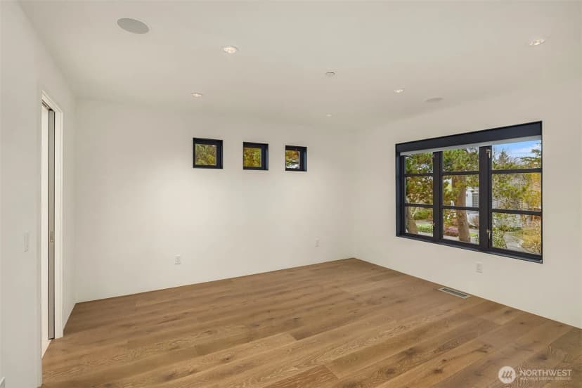 Property photo for 8457 Ne 7th Street, Medina photo 34