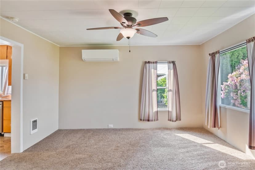 Property photo for 4656 Ocean Beach Highway, Longview photo 9