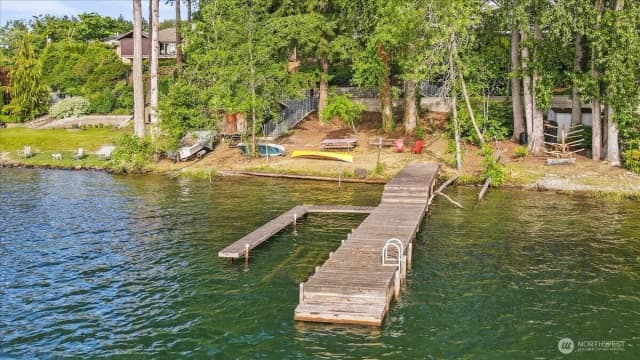 Property photo for 1711 E Lake Sammamish Place Se, Sammamish photo 2
