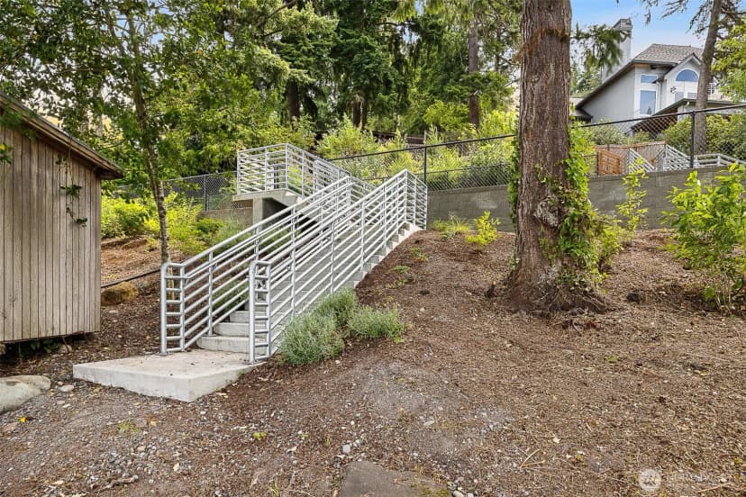 Property photo for 1711 E Lake Sammamish Place Se, Sammamish photo 32