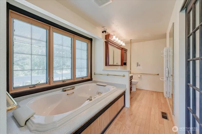 Property photo for 310 224th Street Se, Bothell photo 29