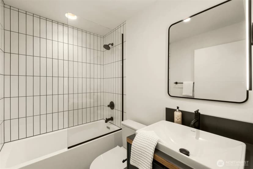 Property photo for 926 23rd Avenue, Seattle photo 16