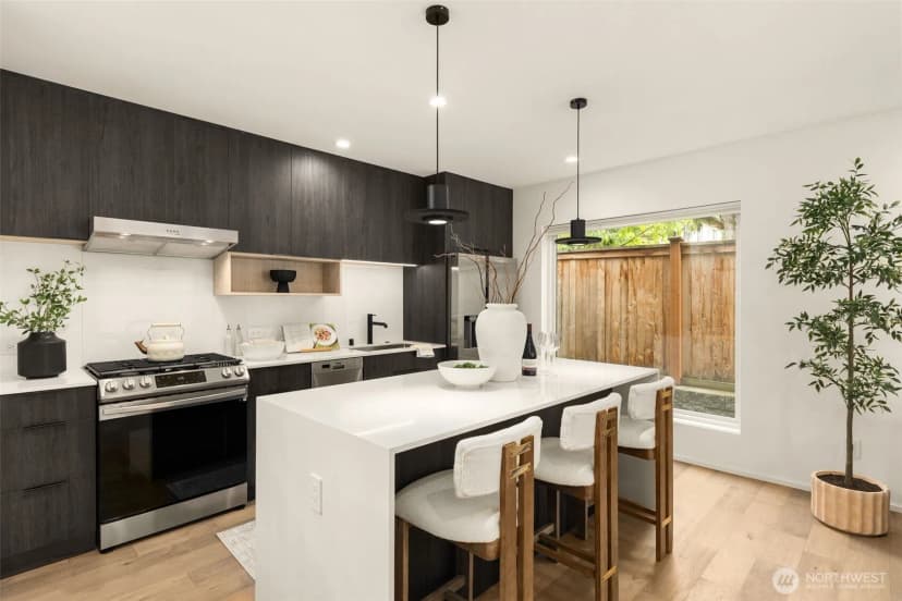 Property photo for 926 23rd Avenue, Seattle photo 10