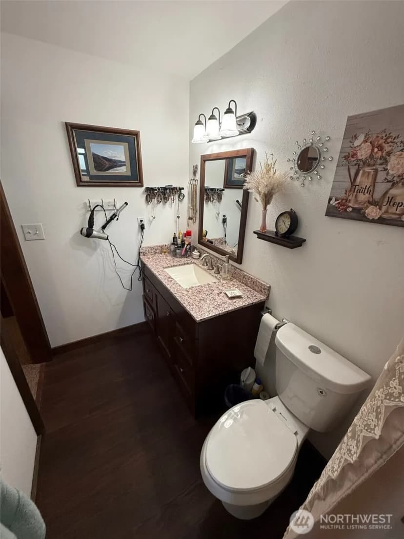 Property photo for 416 Cedar Street S, Omak photo 24