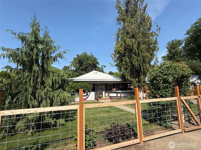 Property photo for 416 Cedar Street S, Omak photo 3