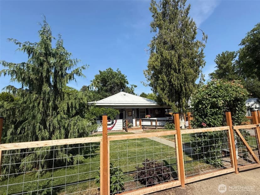 Property photo for 416 Cedar Street S, Omak photo 3