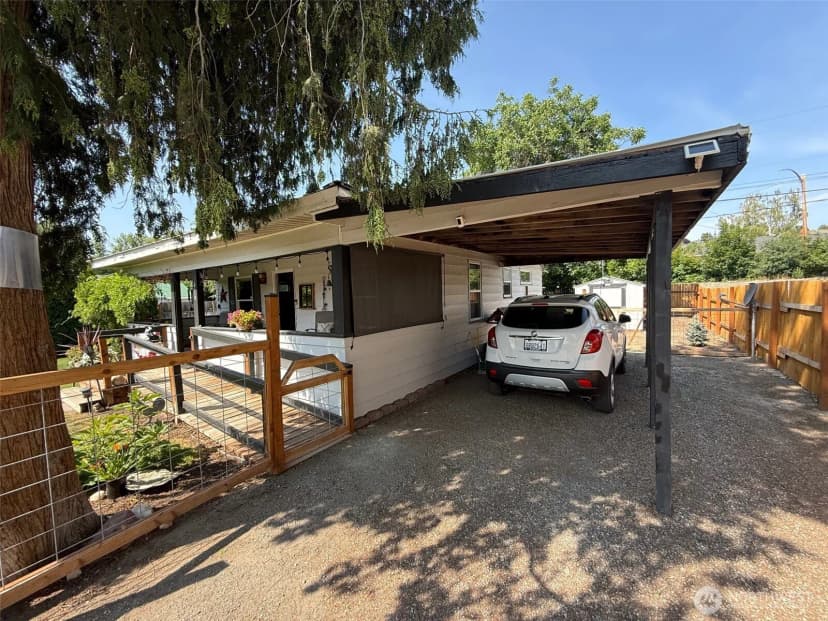 Property photo for 416 Cedar Street S, Omak photo 37