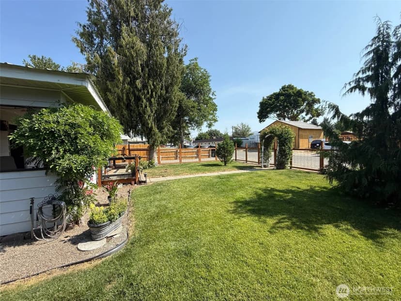 Property photo for 416 Cedar Street S, Omak photo 6