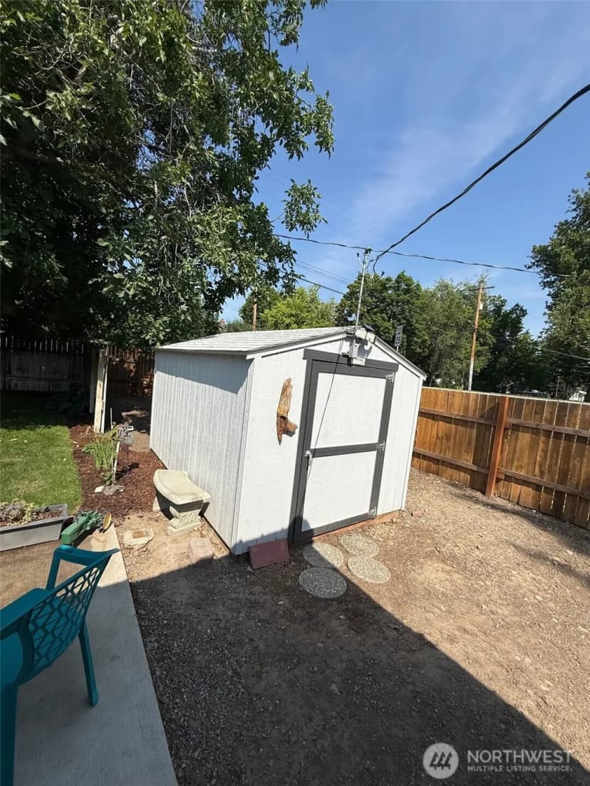 Property photo for 416 Cedar Street S, Omak photo 11