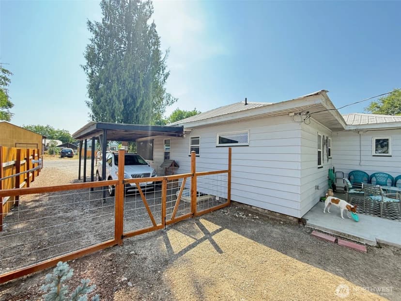 Property photo for 416 Cedar Street S, Omak photo 12