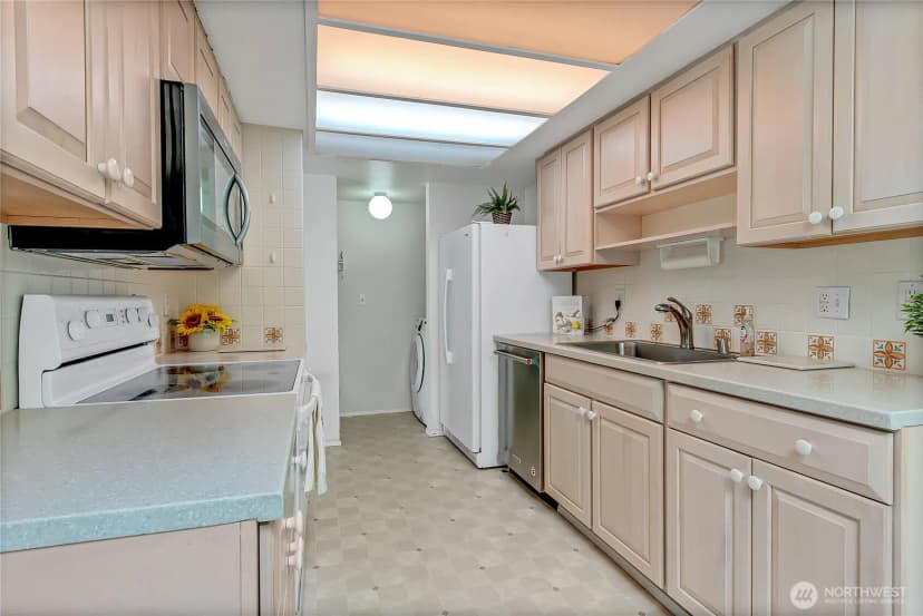 Property photo for 8608 Onyx Drive Sw #e, Lakewood photo 9