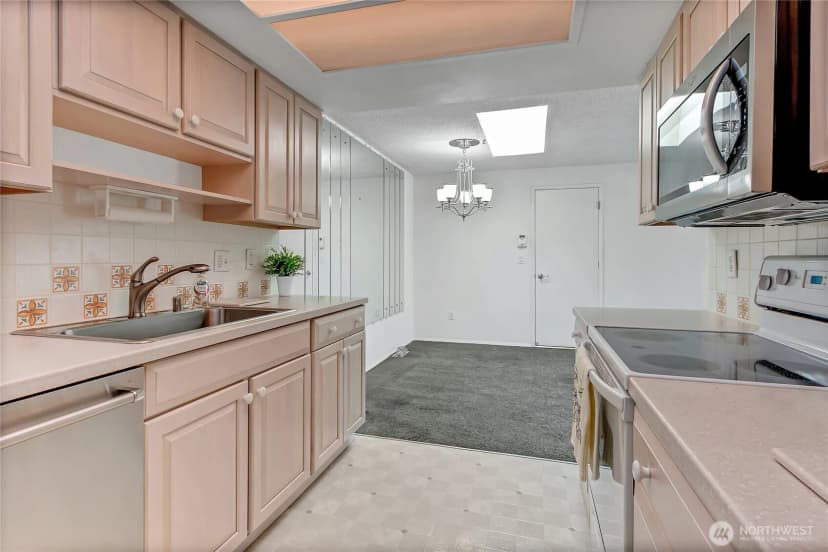 Property photo for 8608 Onyx Drive Sw #e, Lakewood photo 7