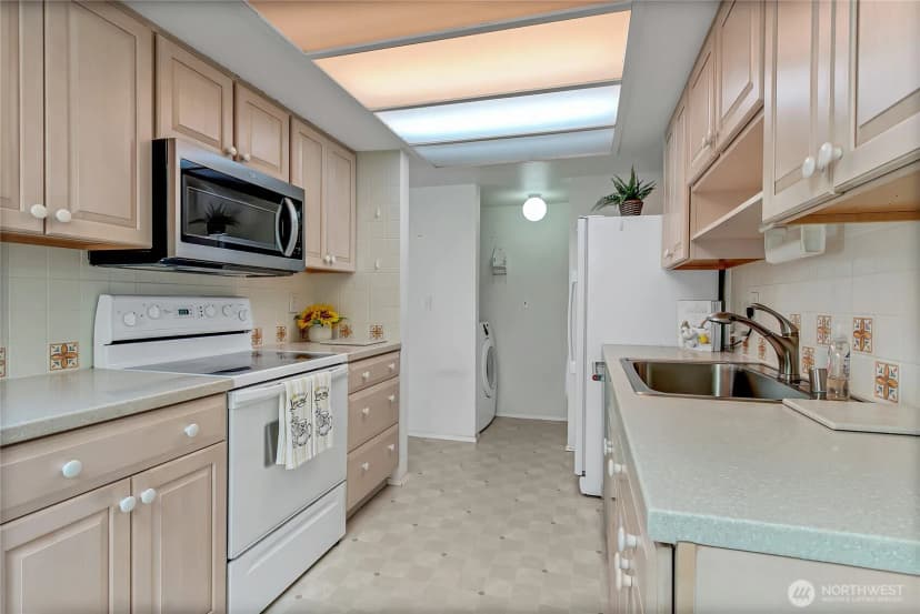 Property photo for 8608 Onyx Drive Sw #e, Lakewood photo 10