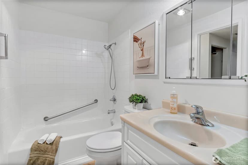 Property photo for 8608 Onyx Drive Sw #e, Lakewood photo 14