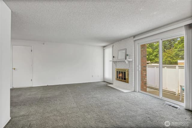 Property photo for 8608 Onyx Drive Sw #e, Lakewood photo 4