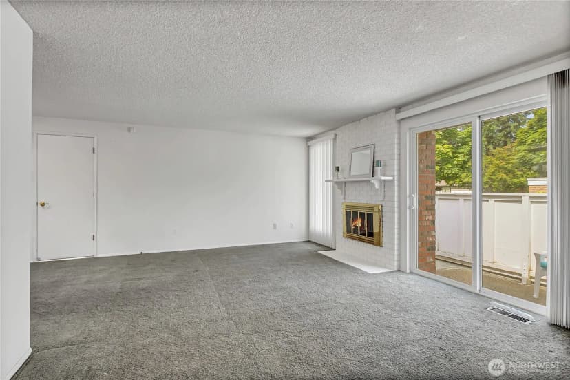 Property photo for 8608 Onyx Drive Sw #e, Lakewood photo 4