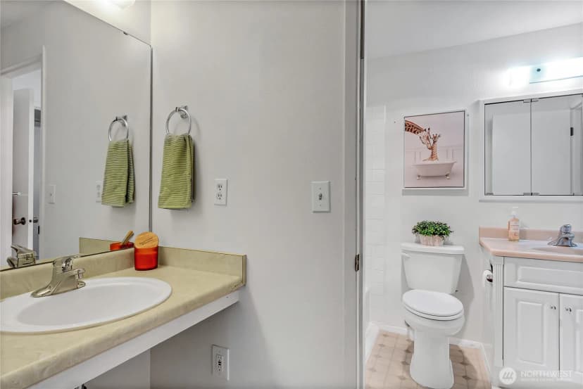 Property photo for 8608 Onyx Drive Sw #e, Lakewood photo 13