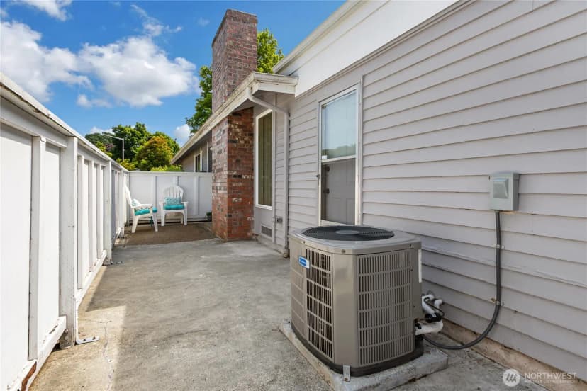 Property photo for 8608 Onyx Drive Sw #e, Lakewood photo 18